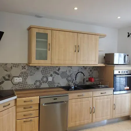 Maison Entierement Renovee En Gite 6 A Personnes *